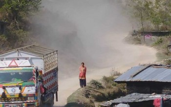 बैतडीमा धुलाम्य सडकले सास्ती 